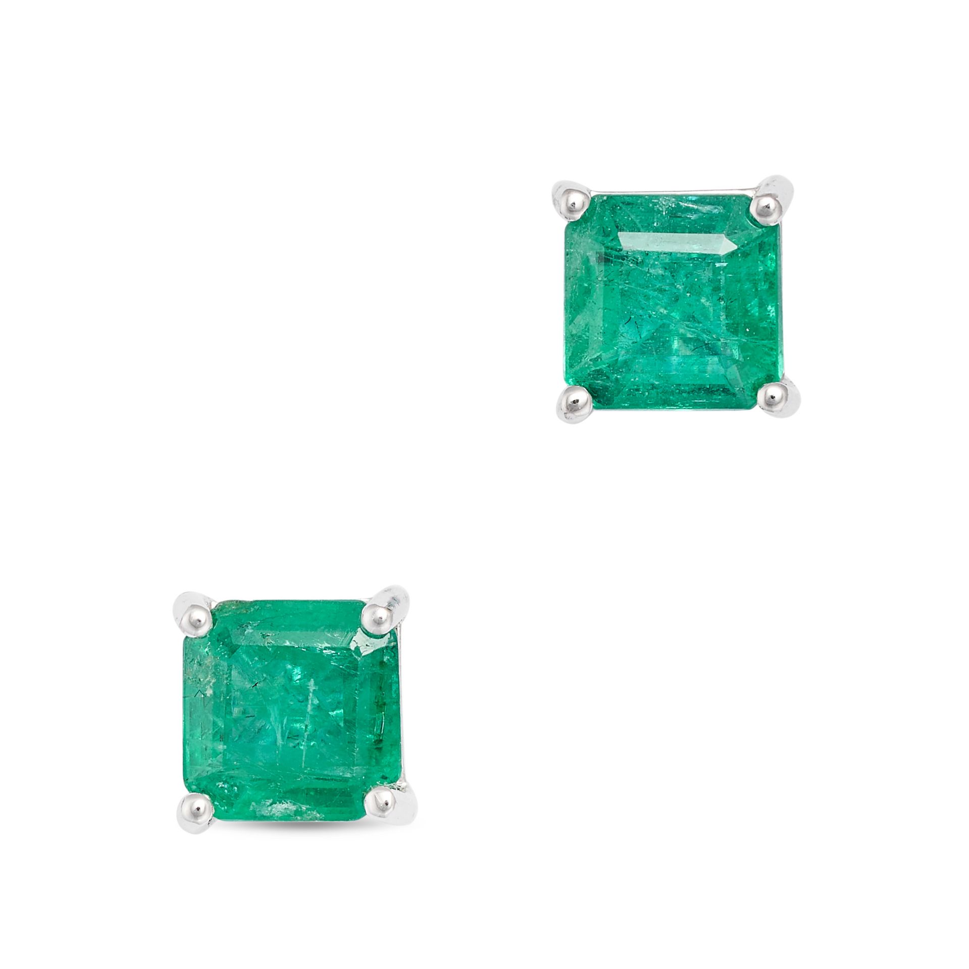 A PAIR OF EMERALD AND DIAMOND STUD EARRINGS in 18ct white gold, each set with a square step cut e... - Bild 2 aus 2