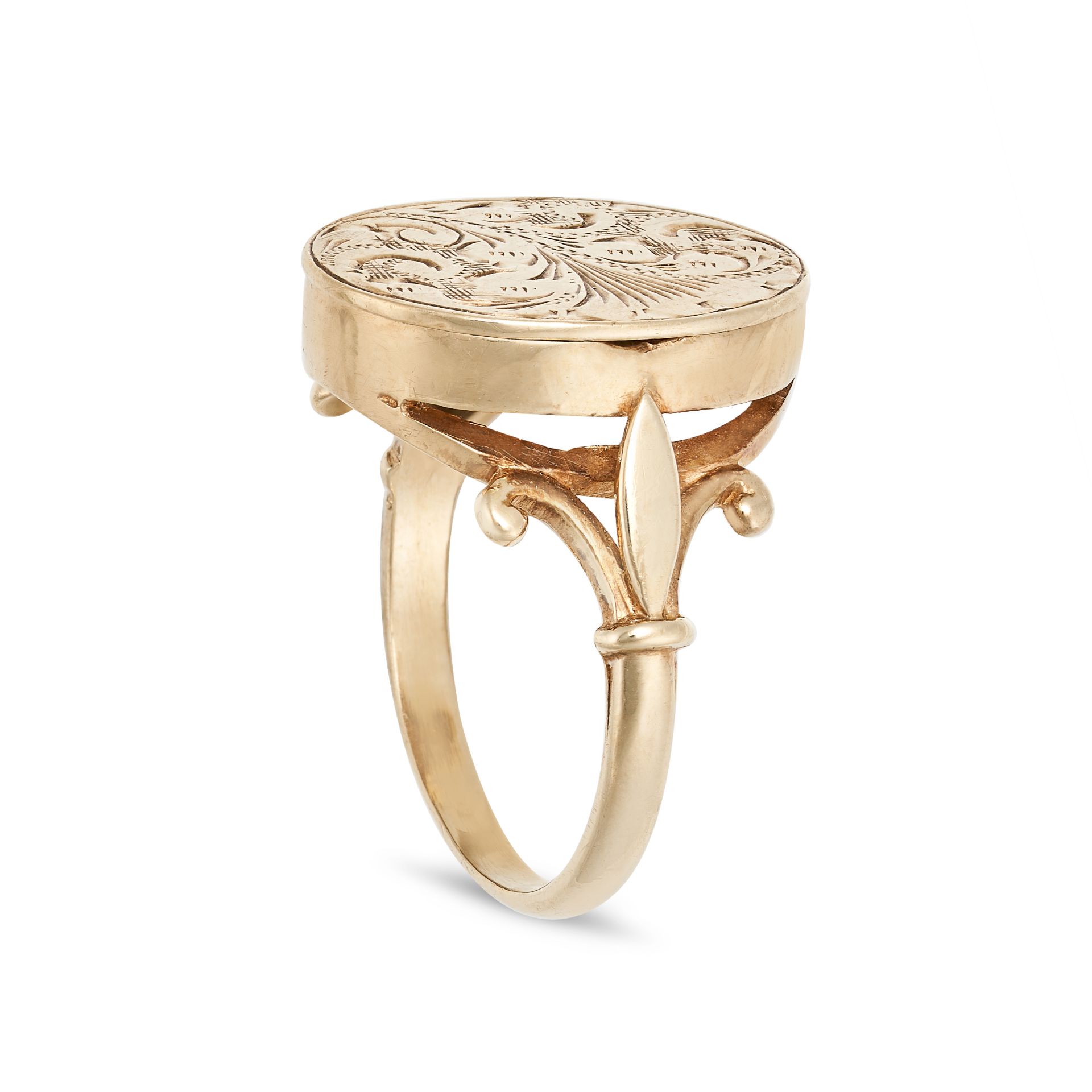 A POISON RING in yellow gold, the hinged lid engraved with a scrolling design and opening to reve... - Bild 2 aus 3