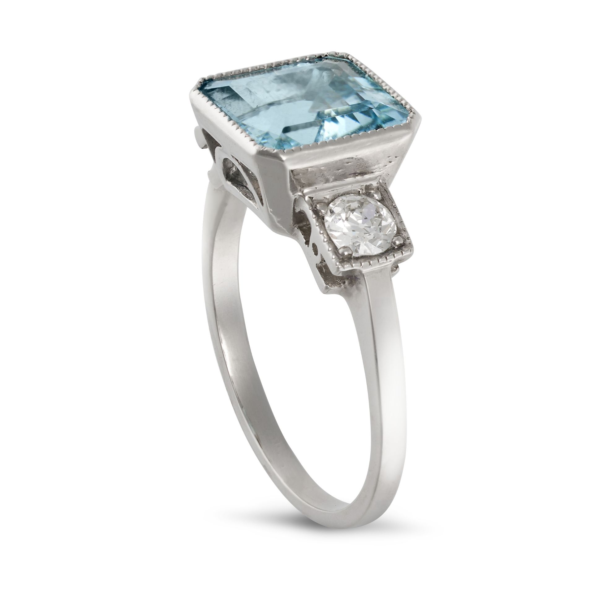AN AQUAMARINE AND DIAMOND THREE STONE RING in platinum, set with an octagonal step cut aquamarine... - Bild 2 aus 2