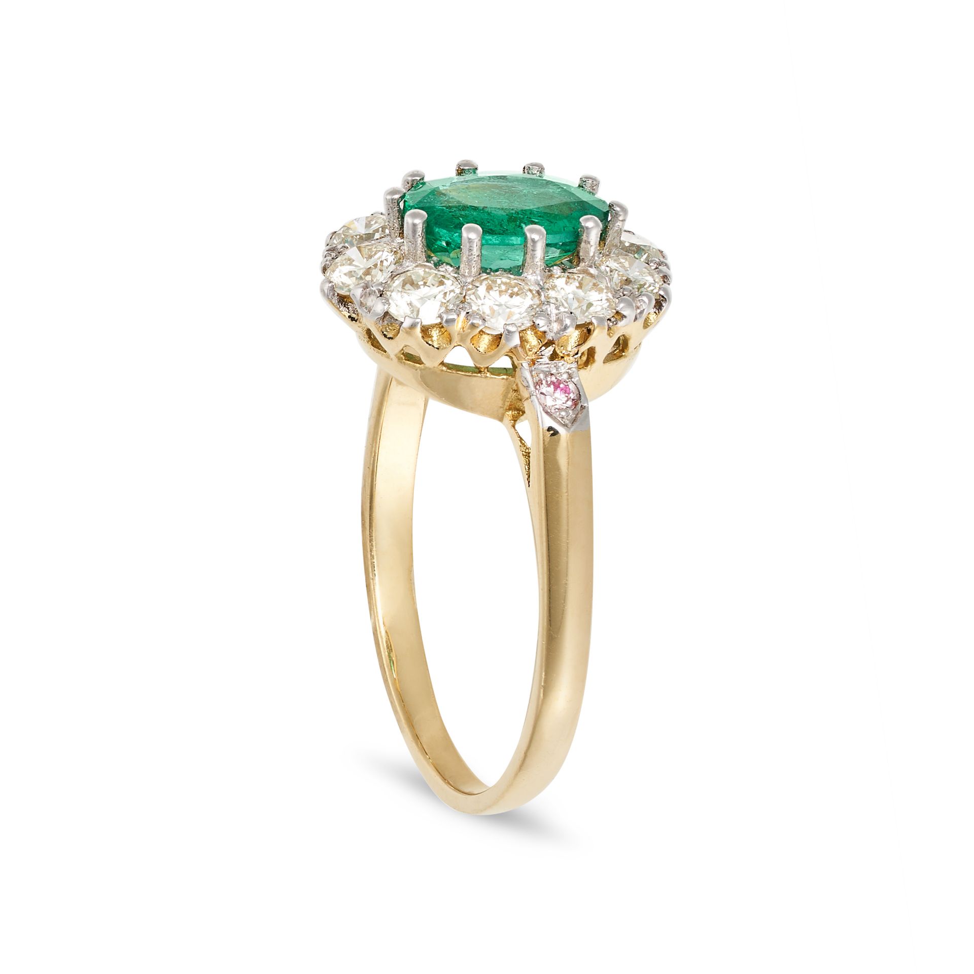 AN EMERALD AND DIAMOND CLUSTER RING in 18ct yellow gold, set with an oval cut emerald of approxim... - Bild 2 aus 2