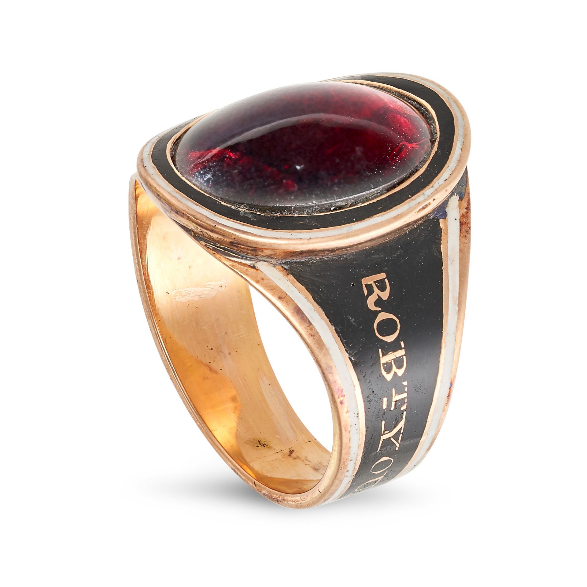 AN ANTIQUE GEORGIAN GARNET AND ENAMEL MOURNING RING in yellow gold, set with a cabochon garnet in... - Bild 2 aus 2