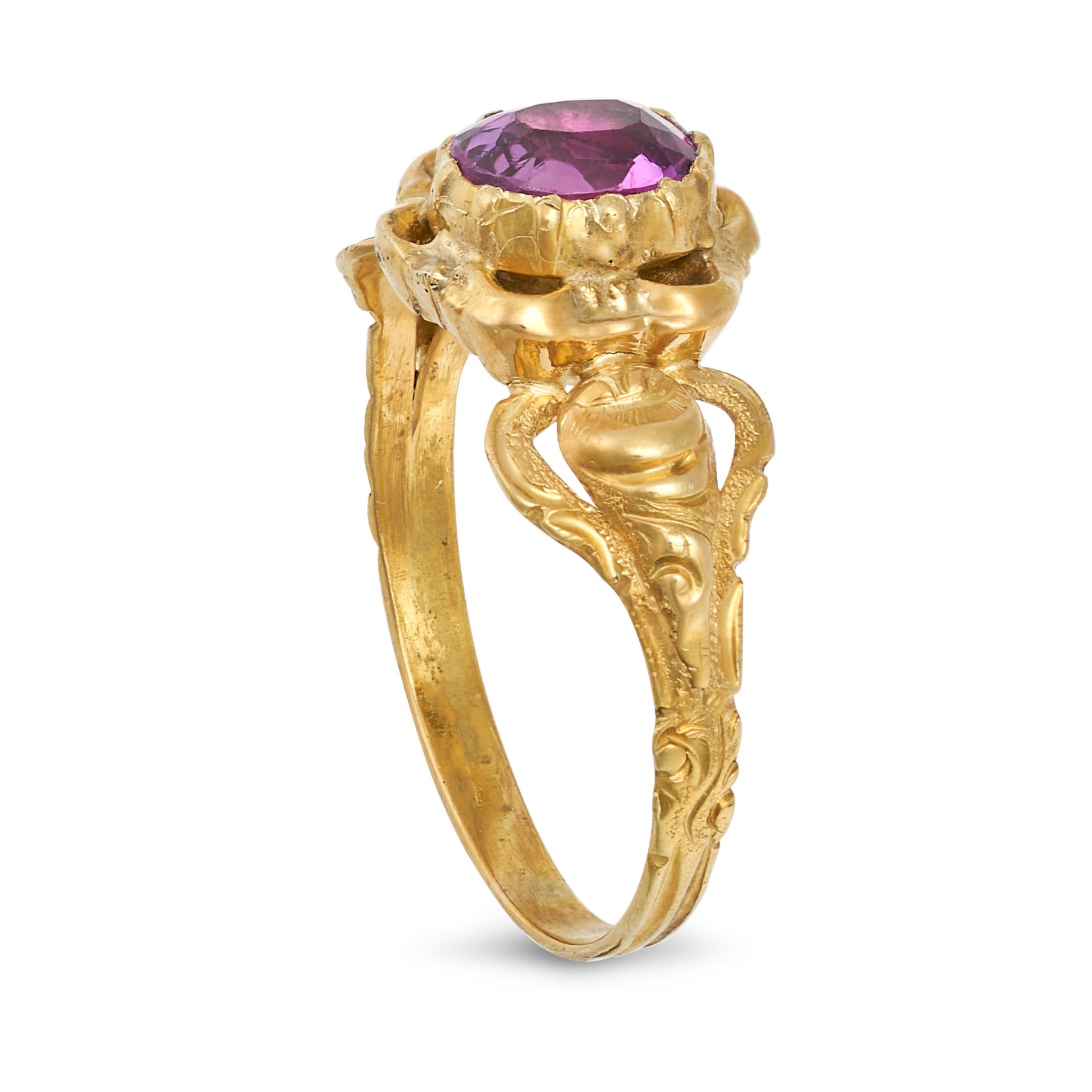 AN ANTIQUE PINK SAPPHIRE RING in yellow gold, the ornate band set with an oval cut pink sapphire,... - Image 2 of 2