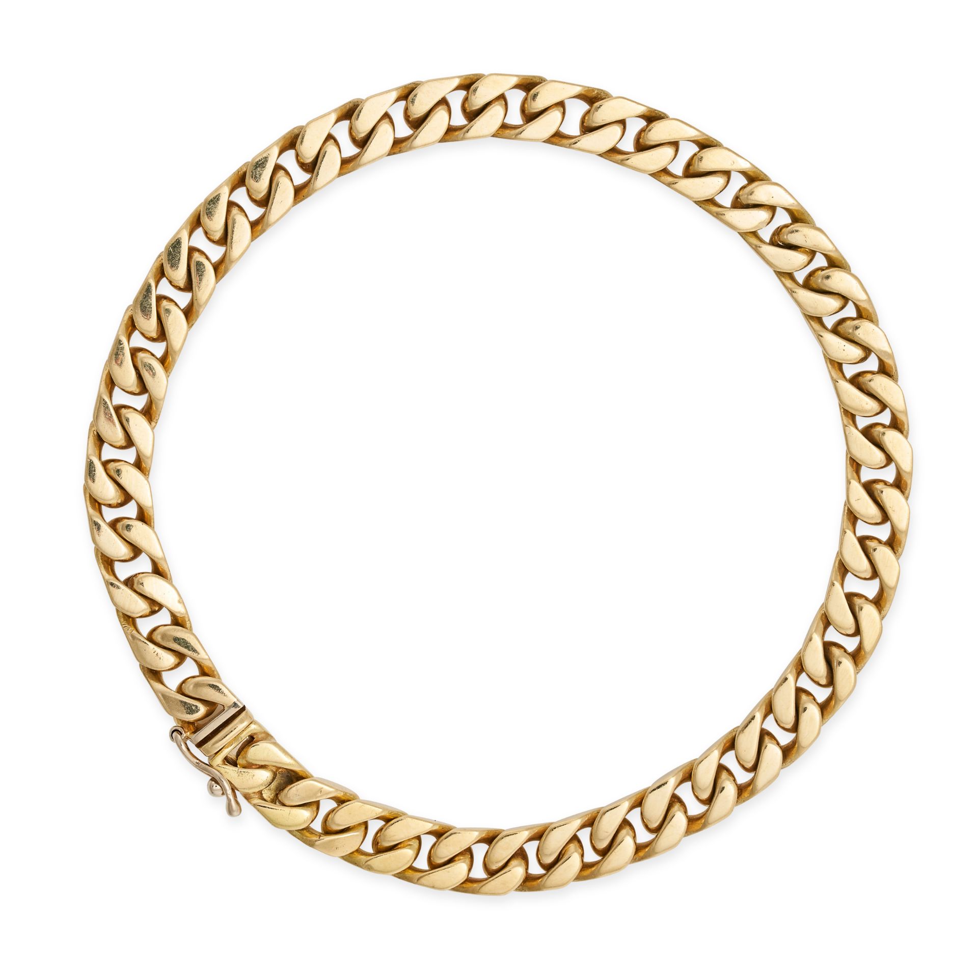 A GOLD CURB LINK BRACELET in 18ct yellow gold, comprising a row of curb links, stamped 750, 19.0c...