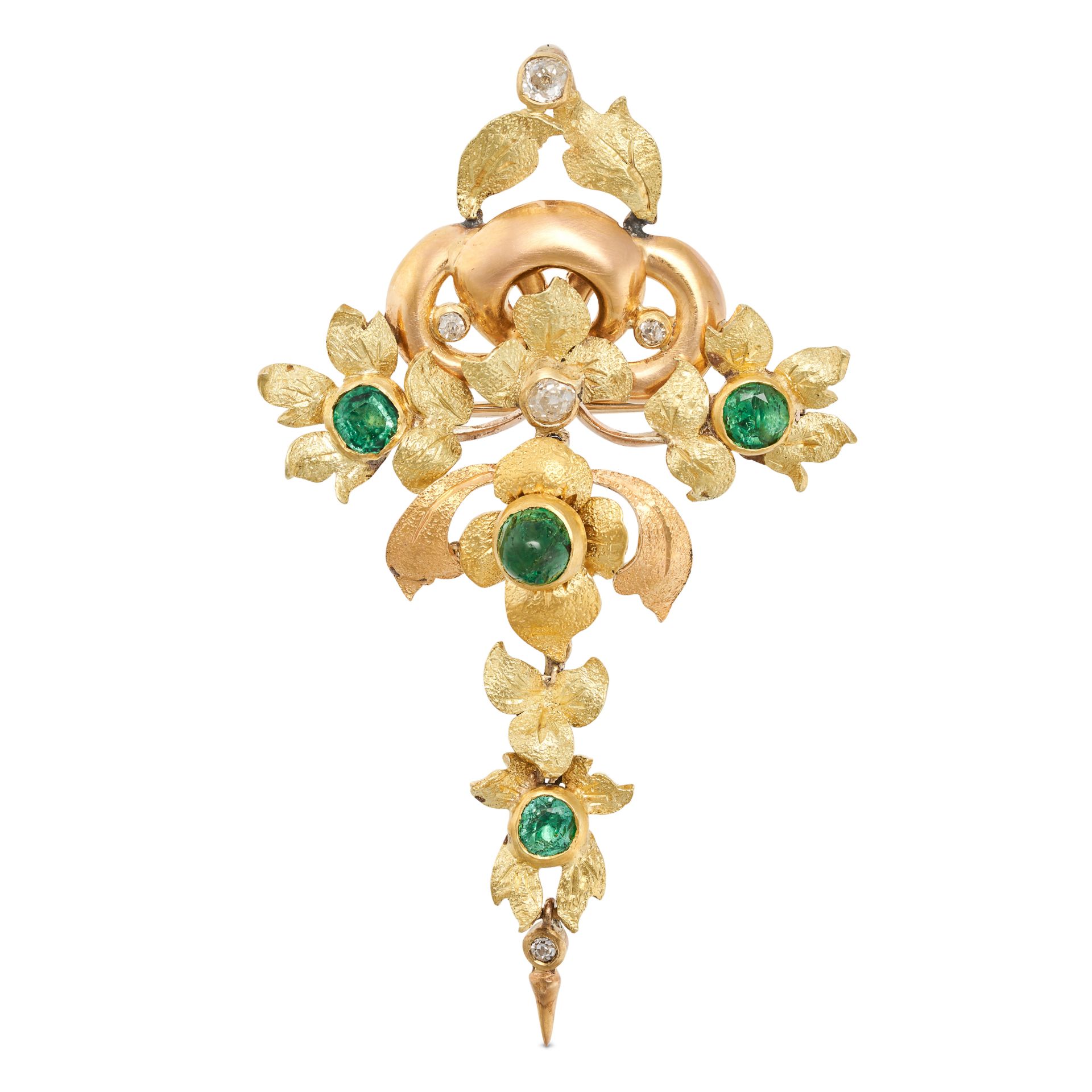 AN ANTIQUE EMERALD AND DIAMOND BROOCH / PENDANT in yellow gold, in a scrolling foliate design set...