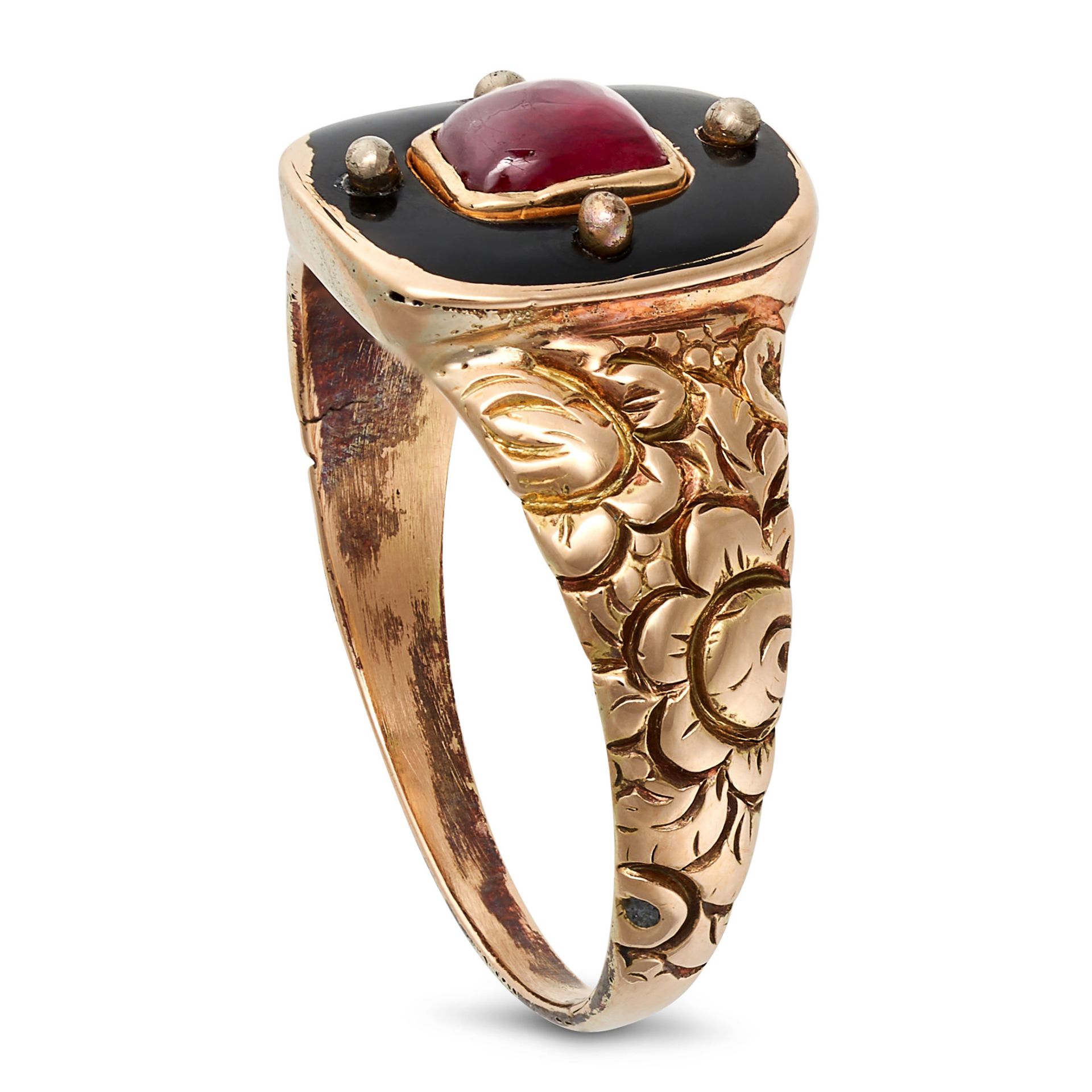 AN ANTIQUE GEORGIAN RUBY AND ENAMEL MOURNING RING in yellow gold, set with a cabochon cut ruby in... - Bild 2 aus 2