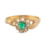 AN ANTIQUE EMERALD AND DIAMOND FEDE RING in yellow gold, set to the centre with a heart-shaped em...