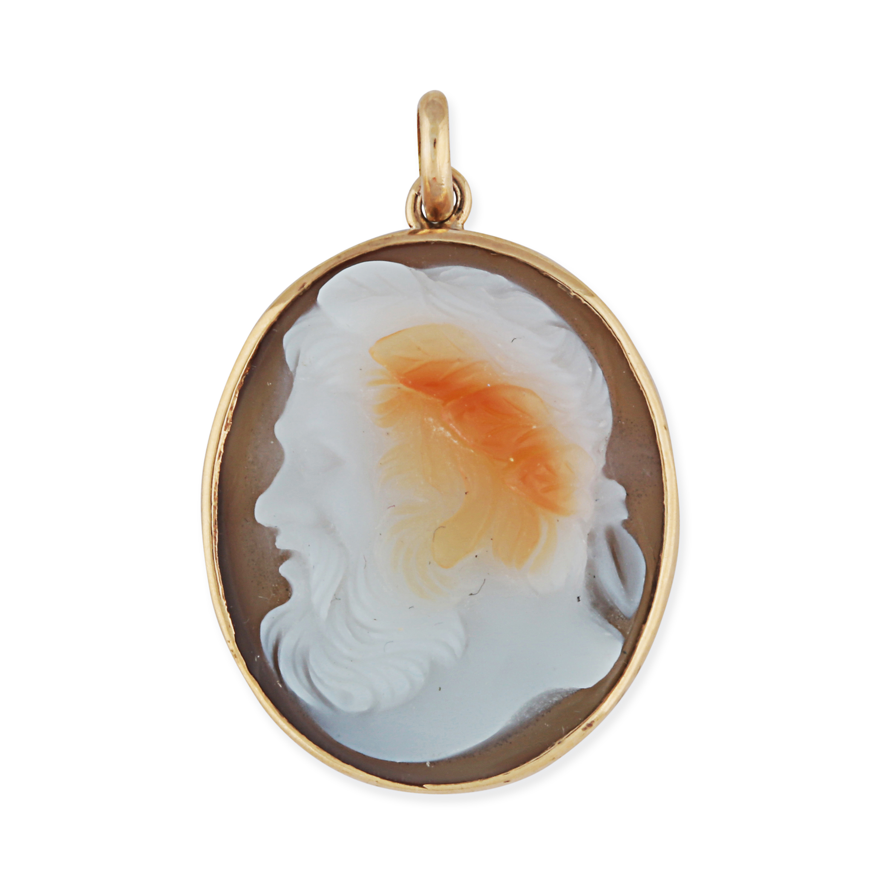 AN ANTIQUE AGATE CAMEO PENDANT, 19TH CENTURY in yellow gold, set with an agate cameo carved to de...