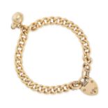 A CURB LINK SWEETHEART BRACELET in 18ct yellow gold, comprising a row of curb links with a heart-...