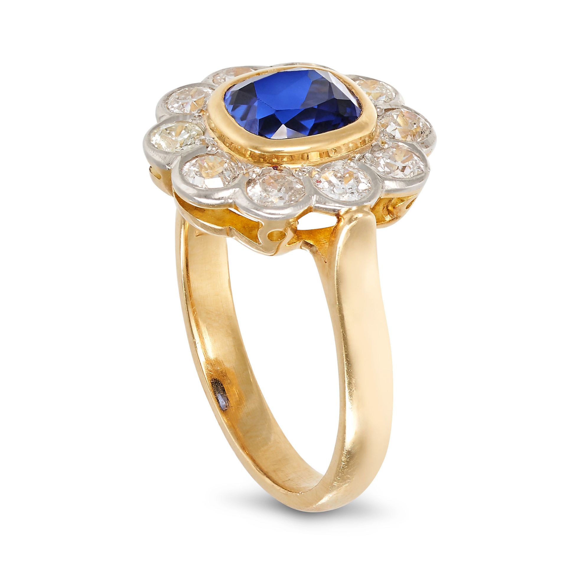 A SAPPHIRE AND DIAMOND CLUSTER RING in 18ct yellow gold and platinum, set with a cushion cut sapp... - Bild 2 aus 2