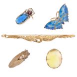 A COLLECTION OF FIVE BROOCHES including an insect brooch set with blue and red paste, 3.5cm, a ci...