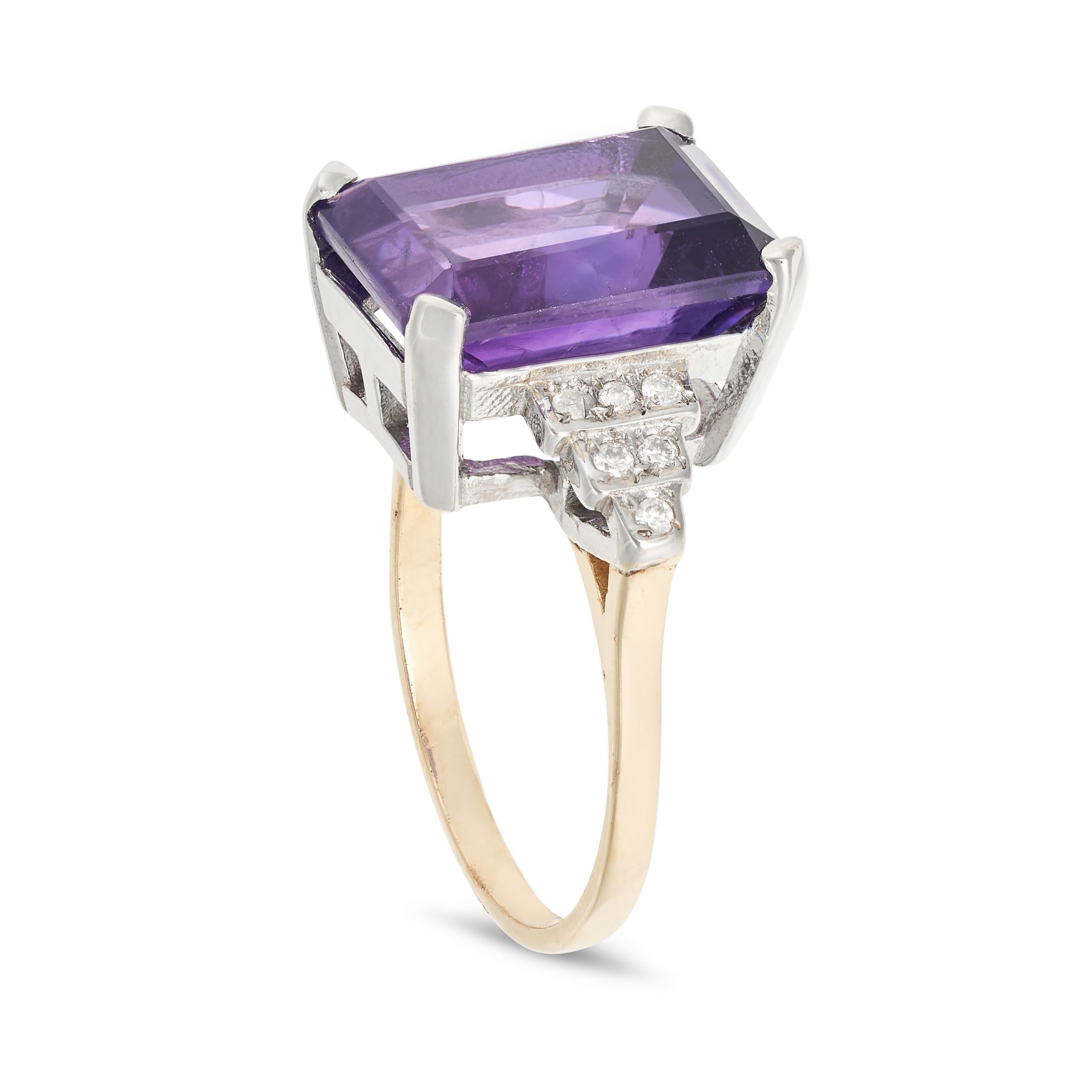 AN AMETHYST AND DIAMOND RING in 9ct white and yellow gold, set with an octagonal step cut amethys... - Bild 2 aus 2