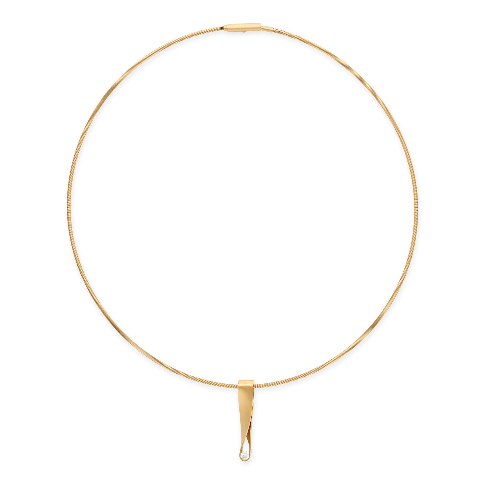 A DIAMOND PENDANT NECKLACE in 18ct yellow gold, comprising a twisted pendant set with a round bri... - Bild 4 aus 4