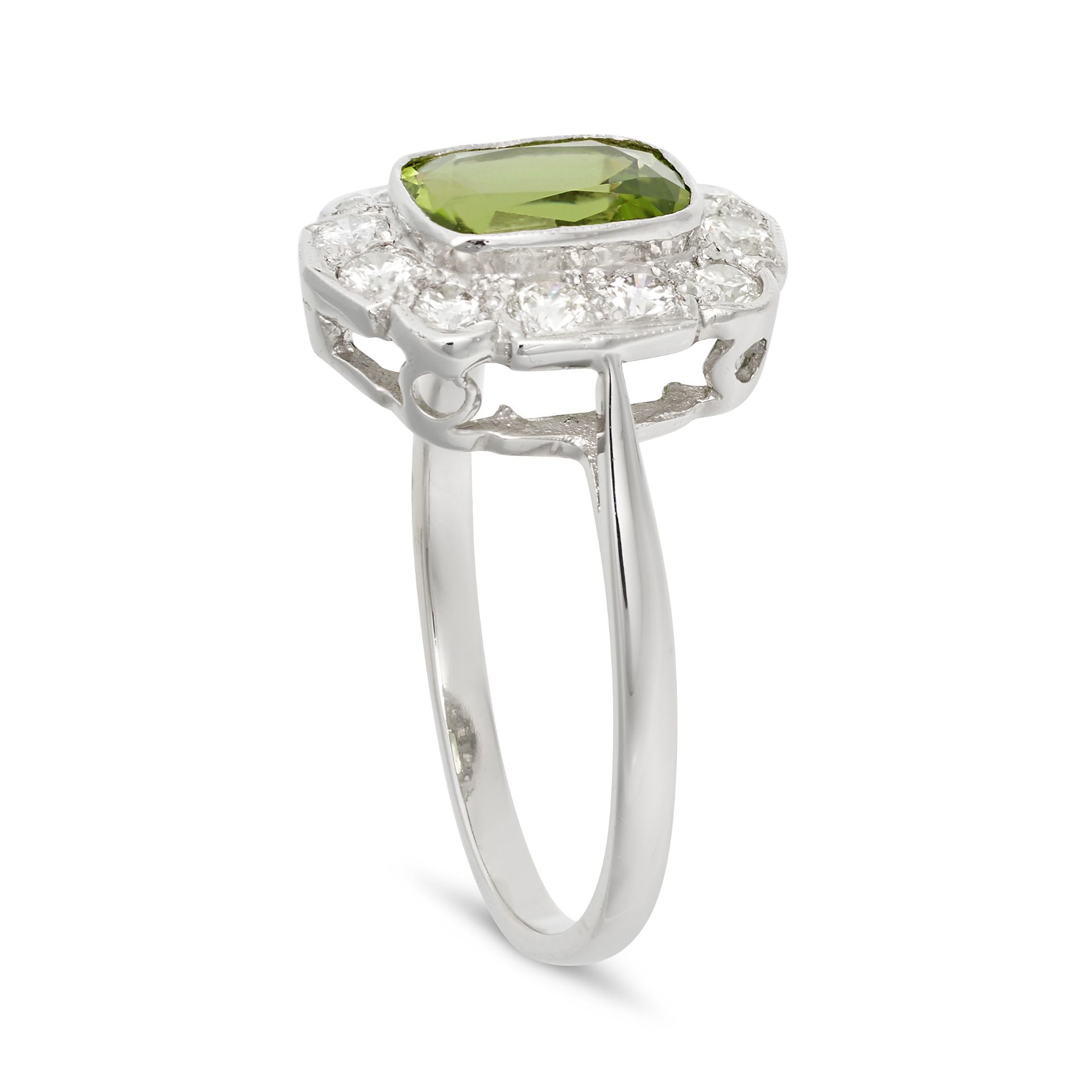 A PERIDOT AND DIAMOND CLUSTER RING in platinum, set with a cushion cut peridot of approximately 1... - Bild 2 aus 2