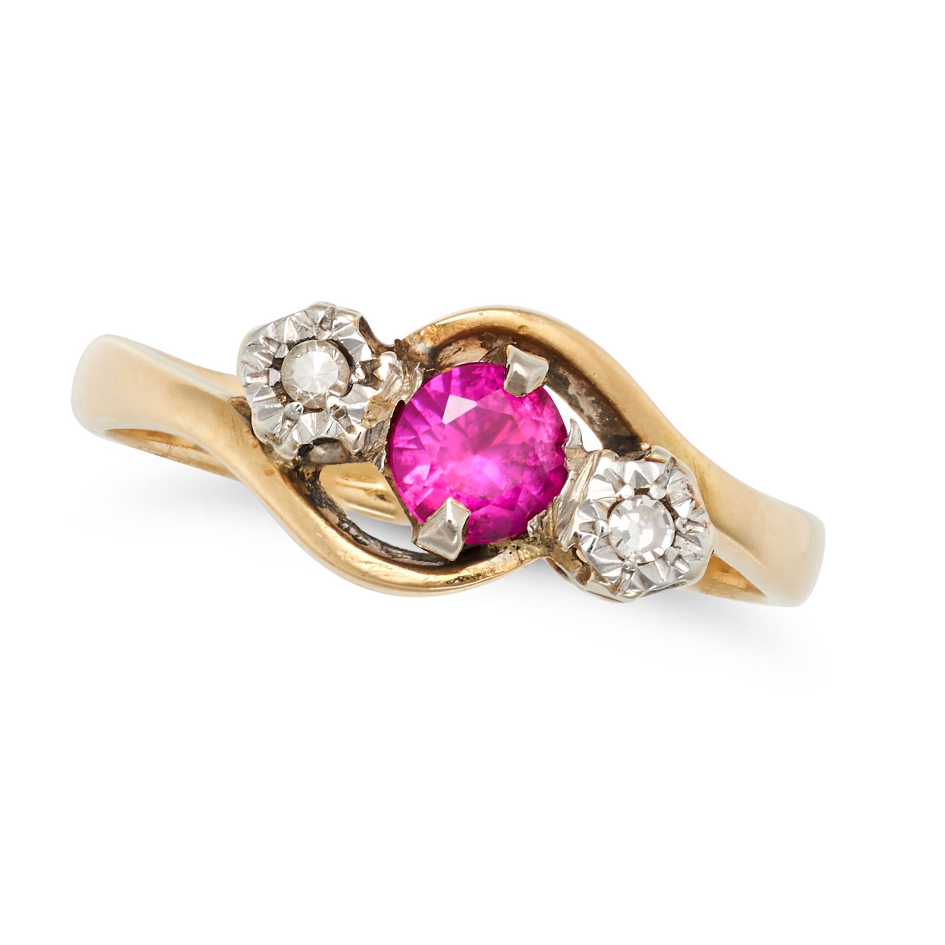 A SYNTHETIC RUBY AND DIAMOND TWISTED THREE STONE RING in 18ct yellow gold, set with a round cut r...