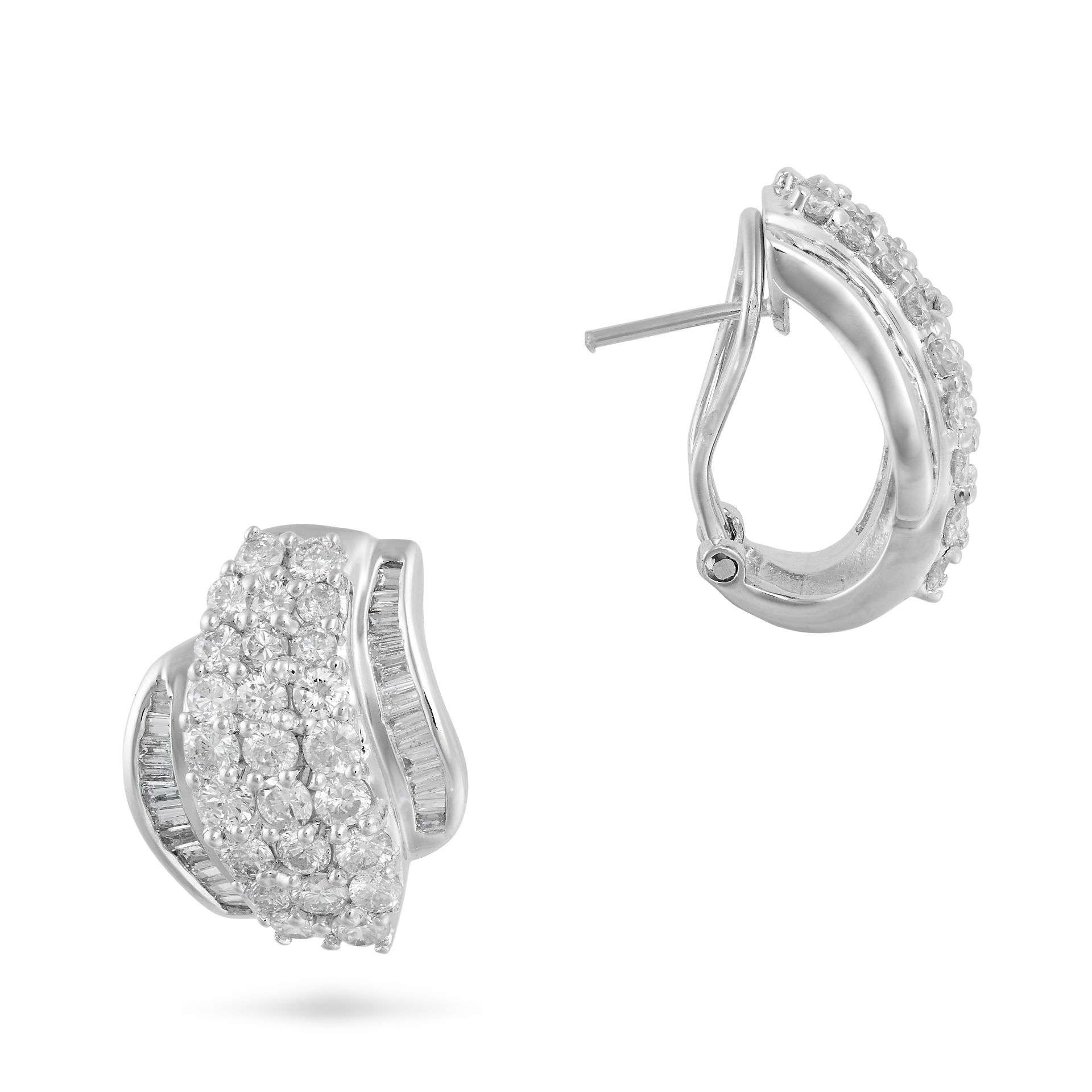 A DIAMOND EARRINGS AND RING SET in 18ct white gold, the ring set with three rows of round brillia... - Image 3 of 3