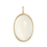 A MOONSTONE PENDANT in 14ct yellow gold, set with an oval cabochon cut moonstone of 14.05 carats,...
