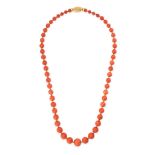 A CORAL BEAD NECKLACE in 18ct yellow gold, comprising a row of graduated round coral beads accent...