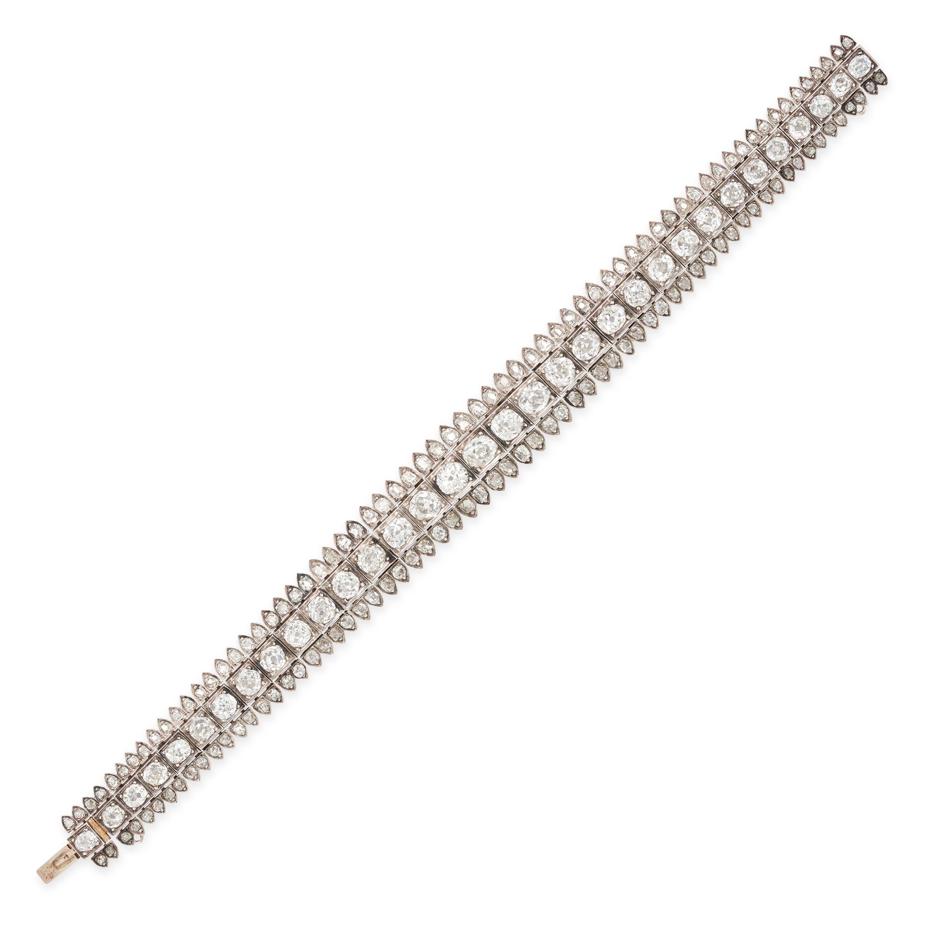 VEVER, AN ANTIQUE DIAMOND BRACELET in 18ct yellow gold and silver, set with a row of graduating o... - Bild 2 aus 2