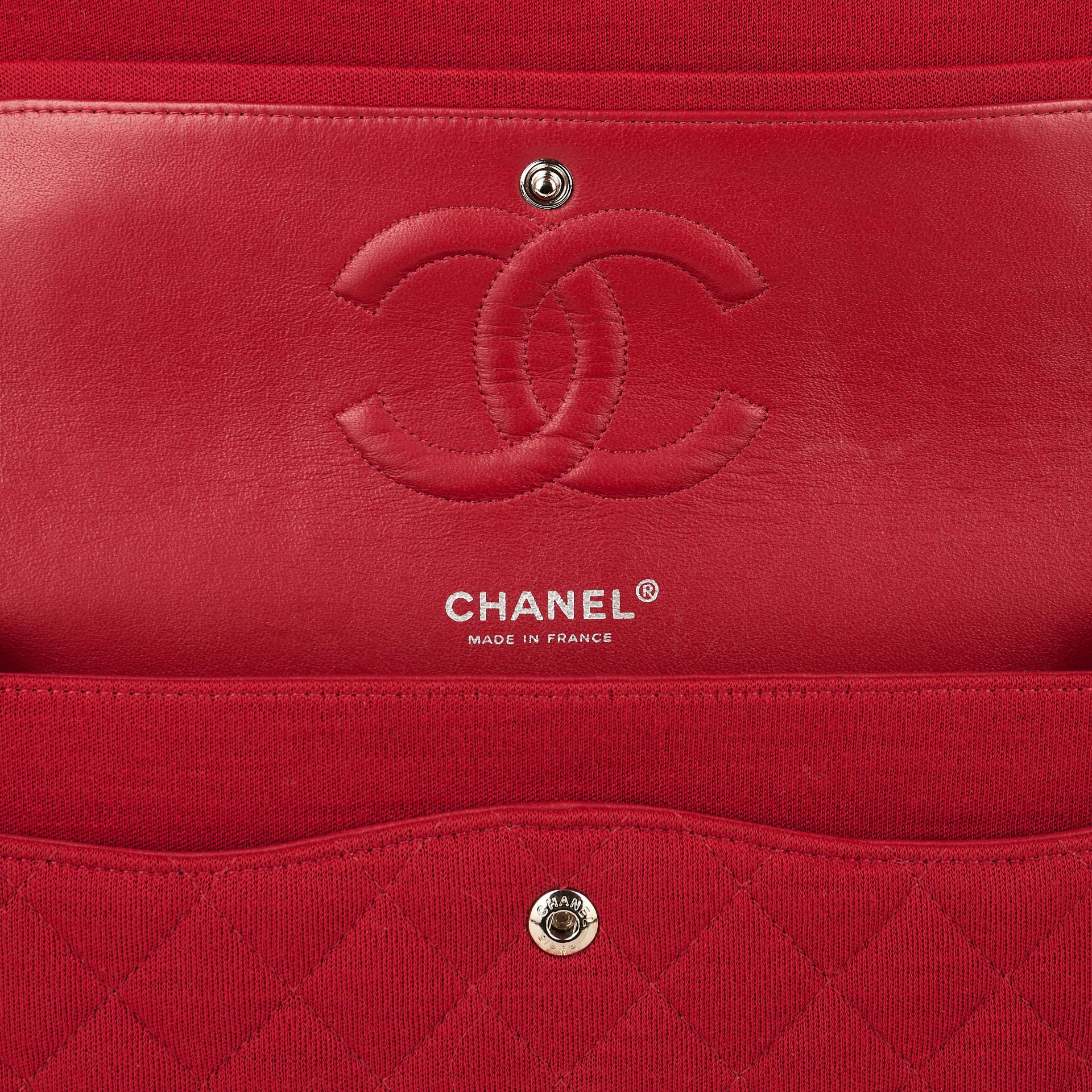 CHANEL RED FABRIC MEDIUM CLASSIC FLAP BAG Condition grade A-. Produced in 2005. 25cm long, 16cm... - Image 4 of 6