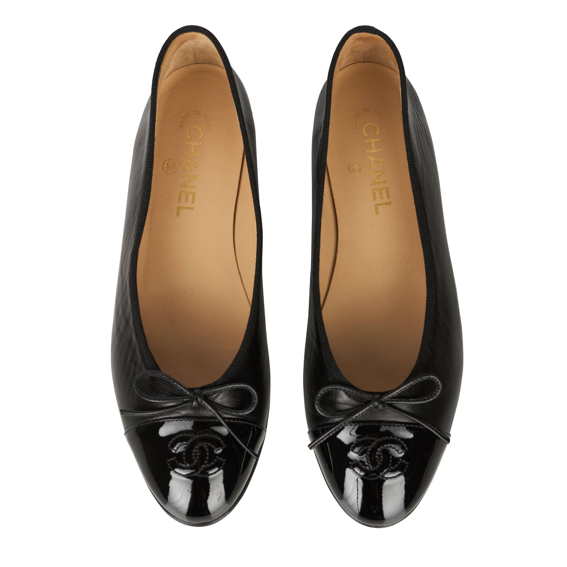 CHANEL BLACK BALLERINA FLATS  Condition grade A-.  Size 39.5. Black leather ballerinas with pat... - Image 3 of 4
