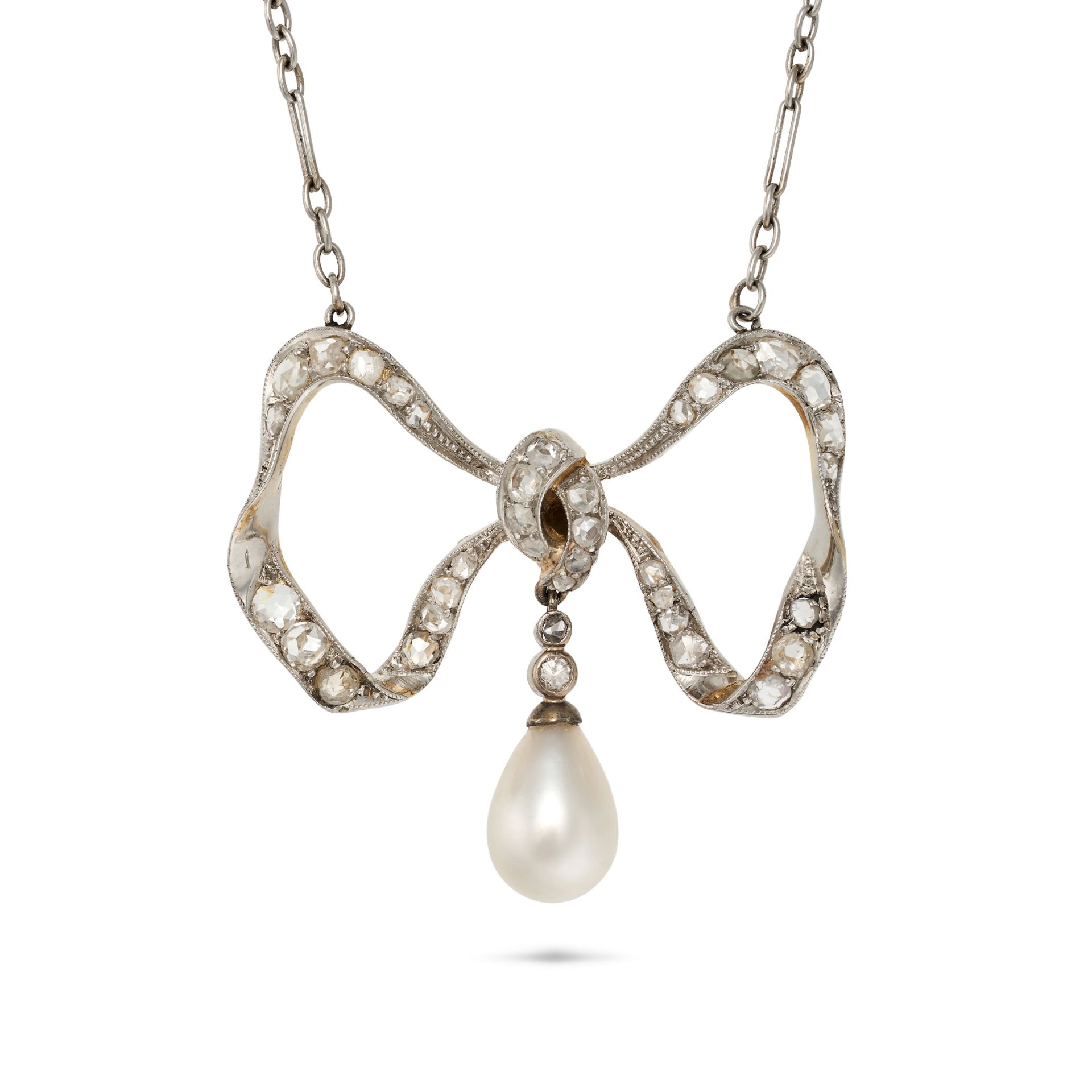 AN ANTIQUE NATURAL SALTWATER PEARL AND DIAMOND PENDANT NECKLACE in yellow gold and silver, the pe...