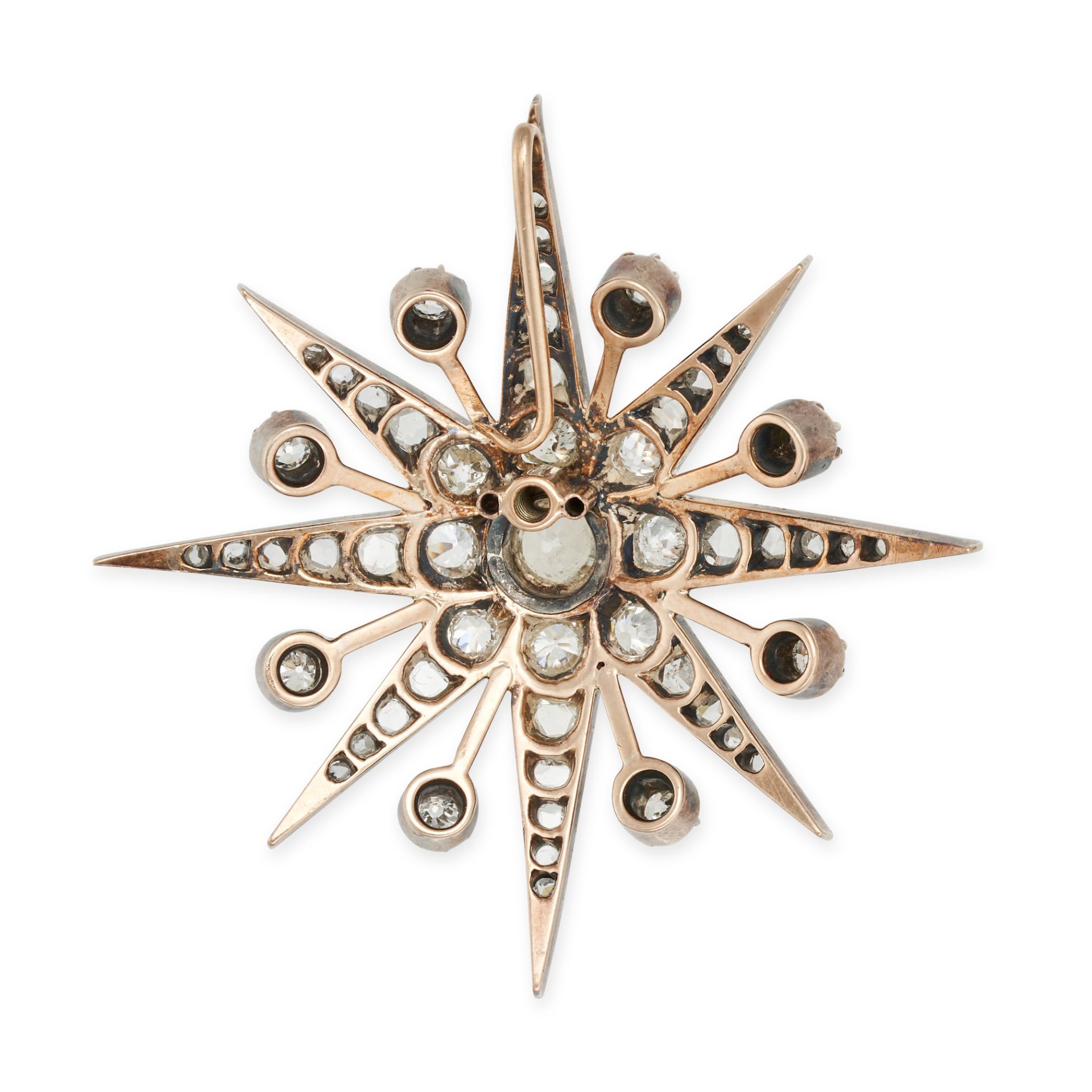 AN ANTIQUE DIAMOND STAR BROOCH / PENDANT in yellow gold and silver, designed as an eight rayed st... - Bild 2 aus 2