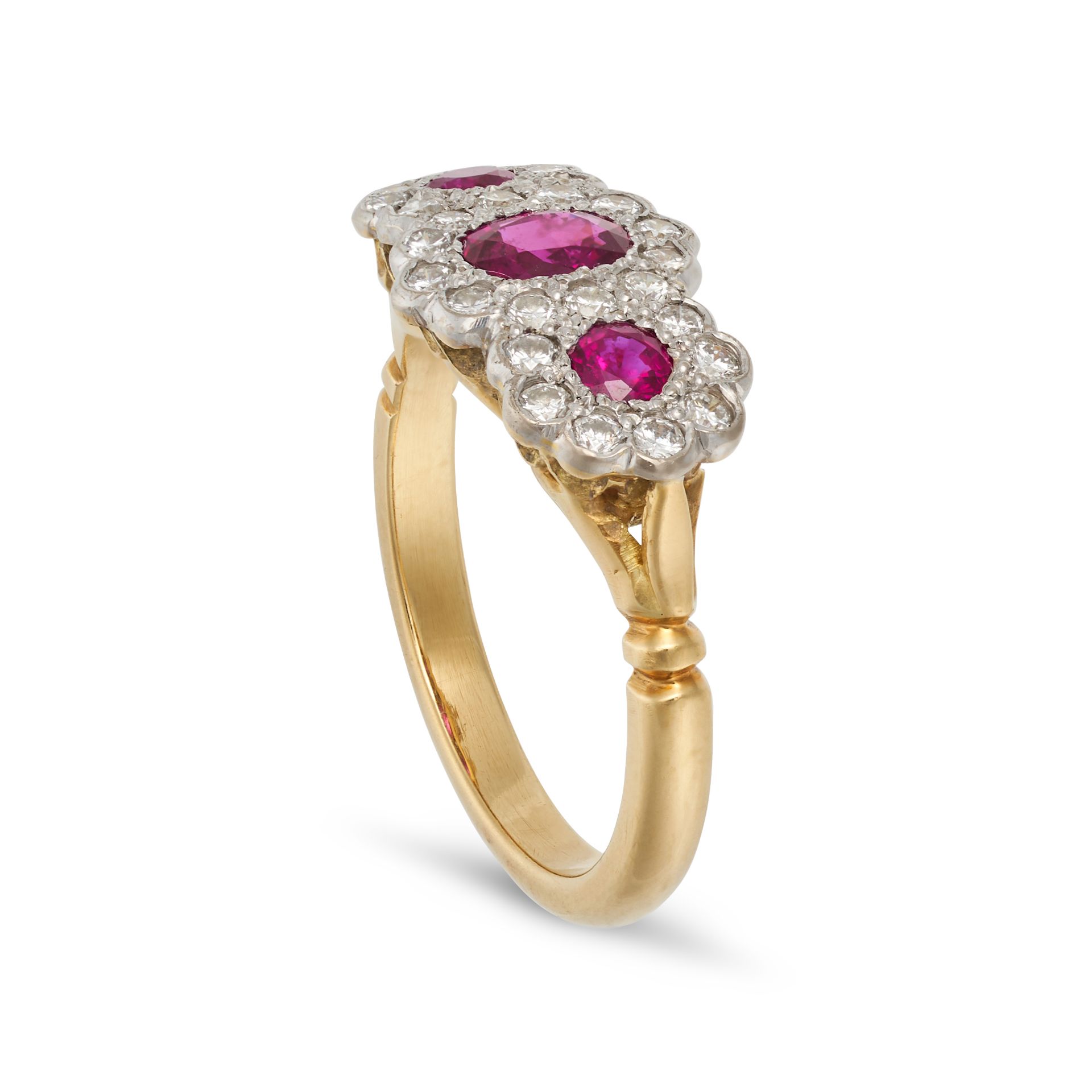 A RUBY AND DIAMOND DRESS RING in 18ct yellow gold, set with three cushion and round cut rubies in... - Bild 2 aus 2