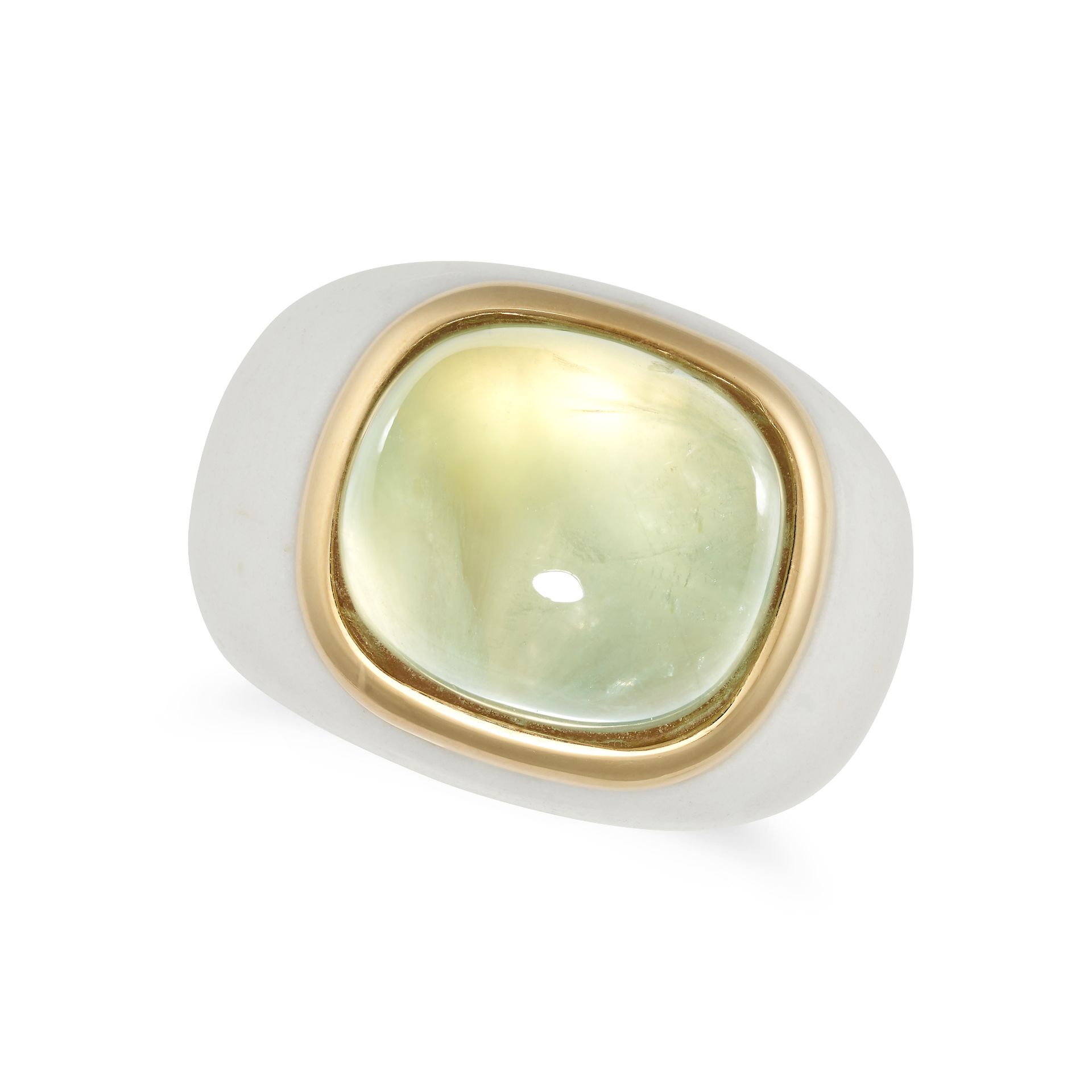 A GREEN BERYL AND CERAMIC RING in 14ct yellow gold, comprising a white ceramic band set with a ca...