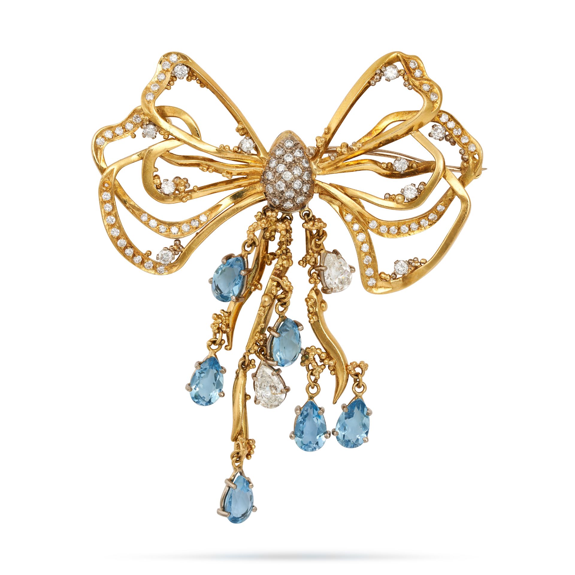 CHARLES DE TEMPLE, A VINTAGE AQUAMARINE AND DIAMOND BOW BROOCH in 18ct yellow gold, designed as a...