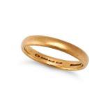 A GOLD WEDDING BAND RING in 22ct yellow gold, of plain design, full British hallmarks, size U / 1...