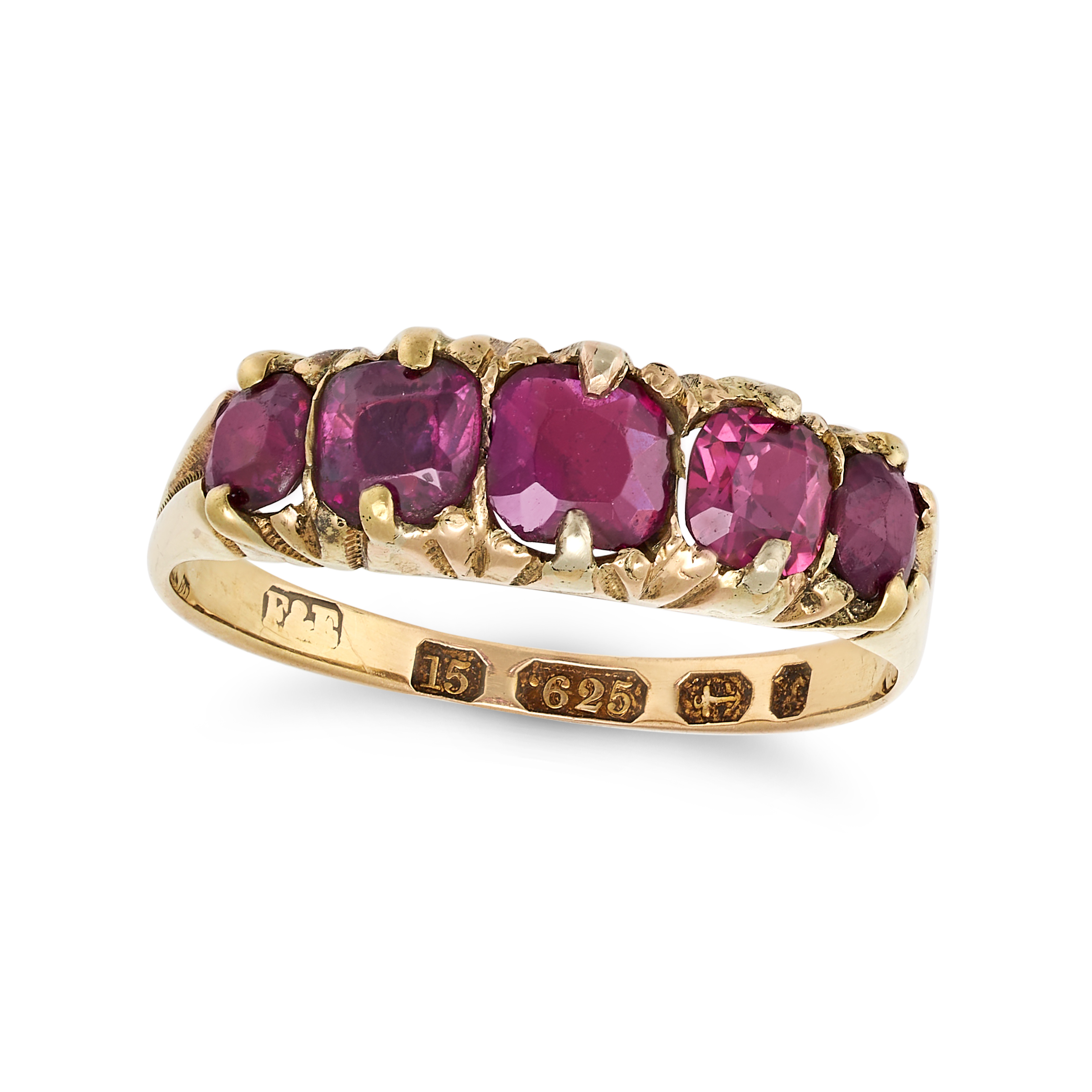 NO RESERVE - AN ANTIQUE GARNET FIVE STONE RING in 15ct yellow gold, set with five cushion cut gar...