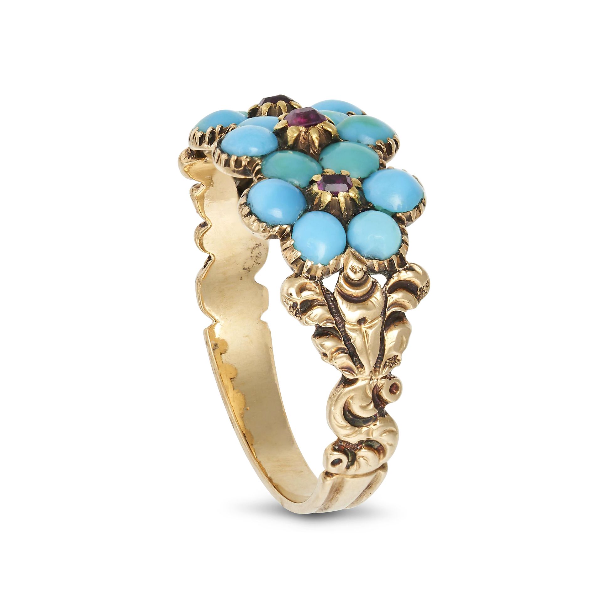 AN ANTIQUE TURQUOISE AND RUBY RING in yellow gold, set with three cushion cut rubies in clusters ... - Bild 2 aus 2