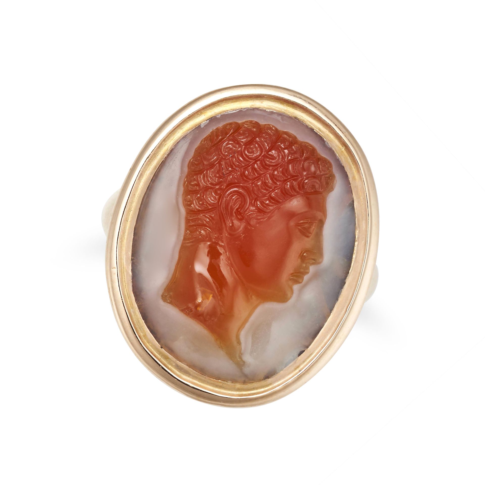AN ANTIQUE CARNELIAN CAMEO RING in yellow gold, set with an oval carnelian cameo depicting the pr...