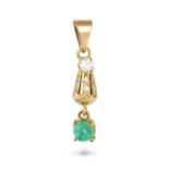 NO RESERVE - A DIAMOND AND EMERALD PENDANT in yellow gold, set with a round brilliant cut diamond...