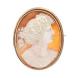 NO RESERVE - AN ANTIQUE SHELL CAMEO BROOCH set with an oval shell cameo depicting a classical wom...