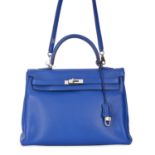 HERMÈS BLEU ELECTRIQUE RETOURNE KELLY 35 Condition grade B+. 35cm long, 25cm high. 40cm shoulde...