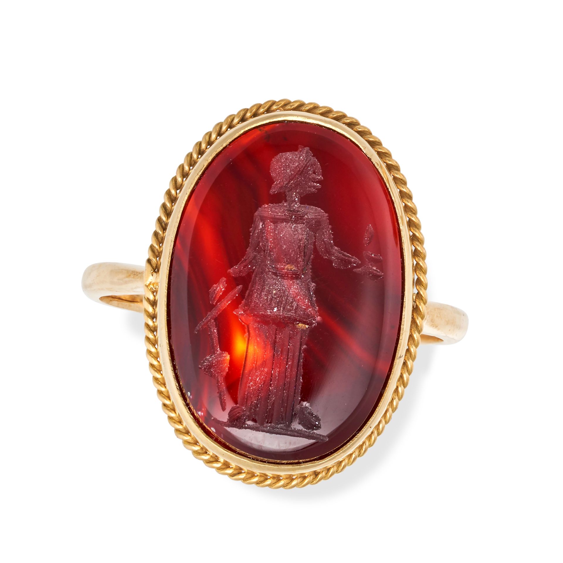 AN AGATE INTAGLIO RING in yellow gold, set with an oval agate intaglio carved to depict a classic...