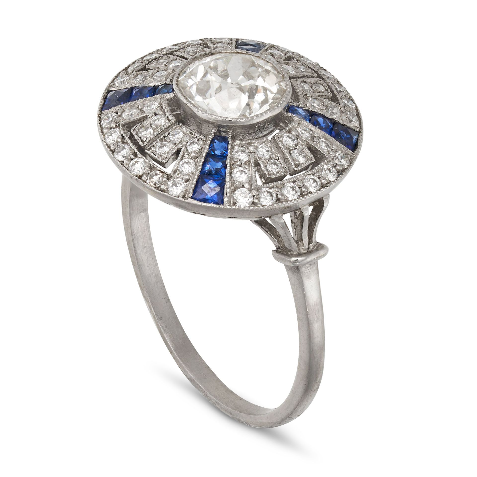 A DIAMOND AND SAPPHIRE TARGET RING in platinum, set with an old European cut diamond of approxima... - Bild 2 aus 2