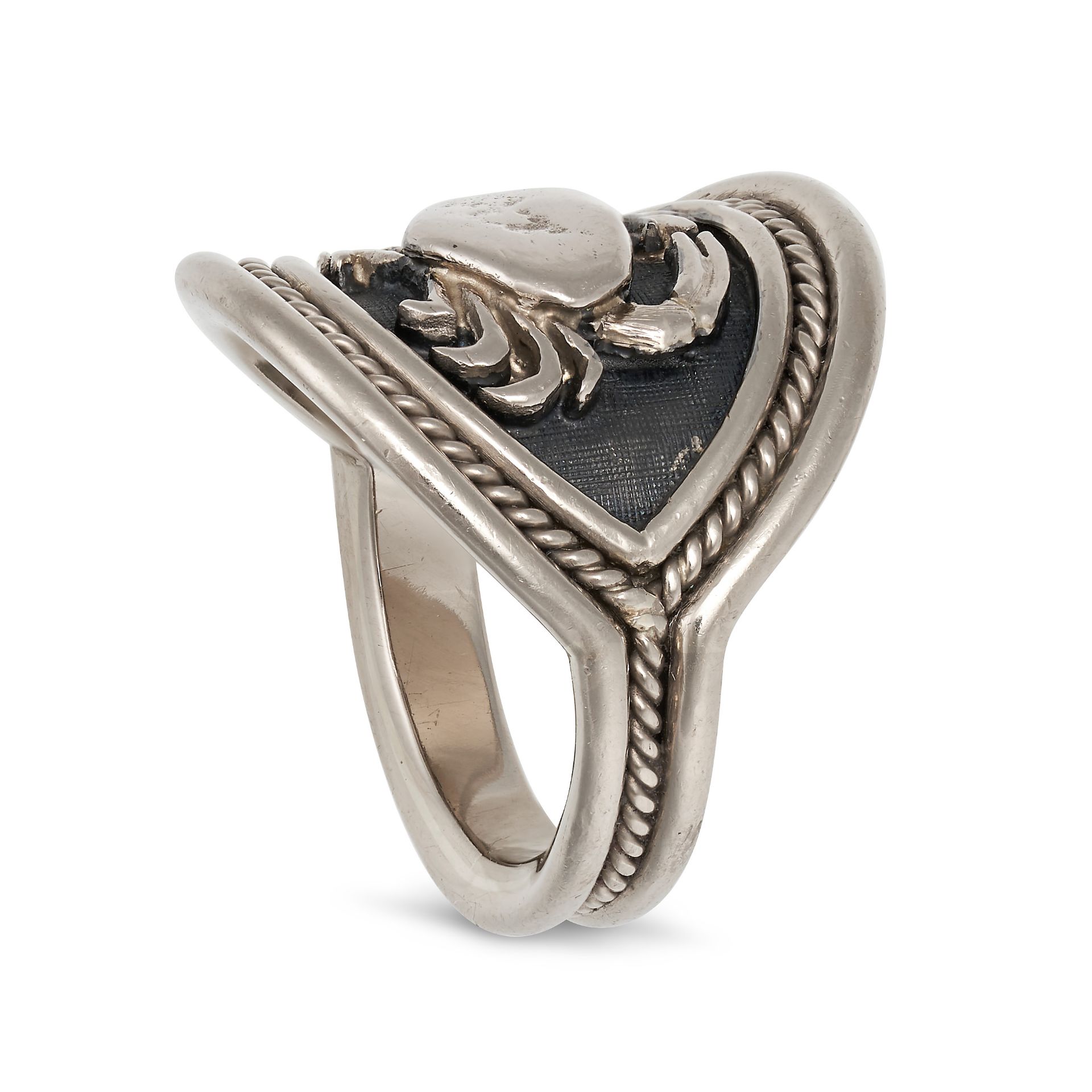 ELIZABETH GAGE, A ZODIAC RING in 18ct white gold, with the Cancer zodiac symbol to a brushed gold... - Image 3 of 3