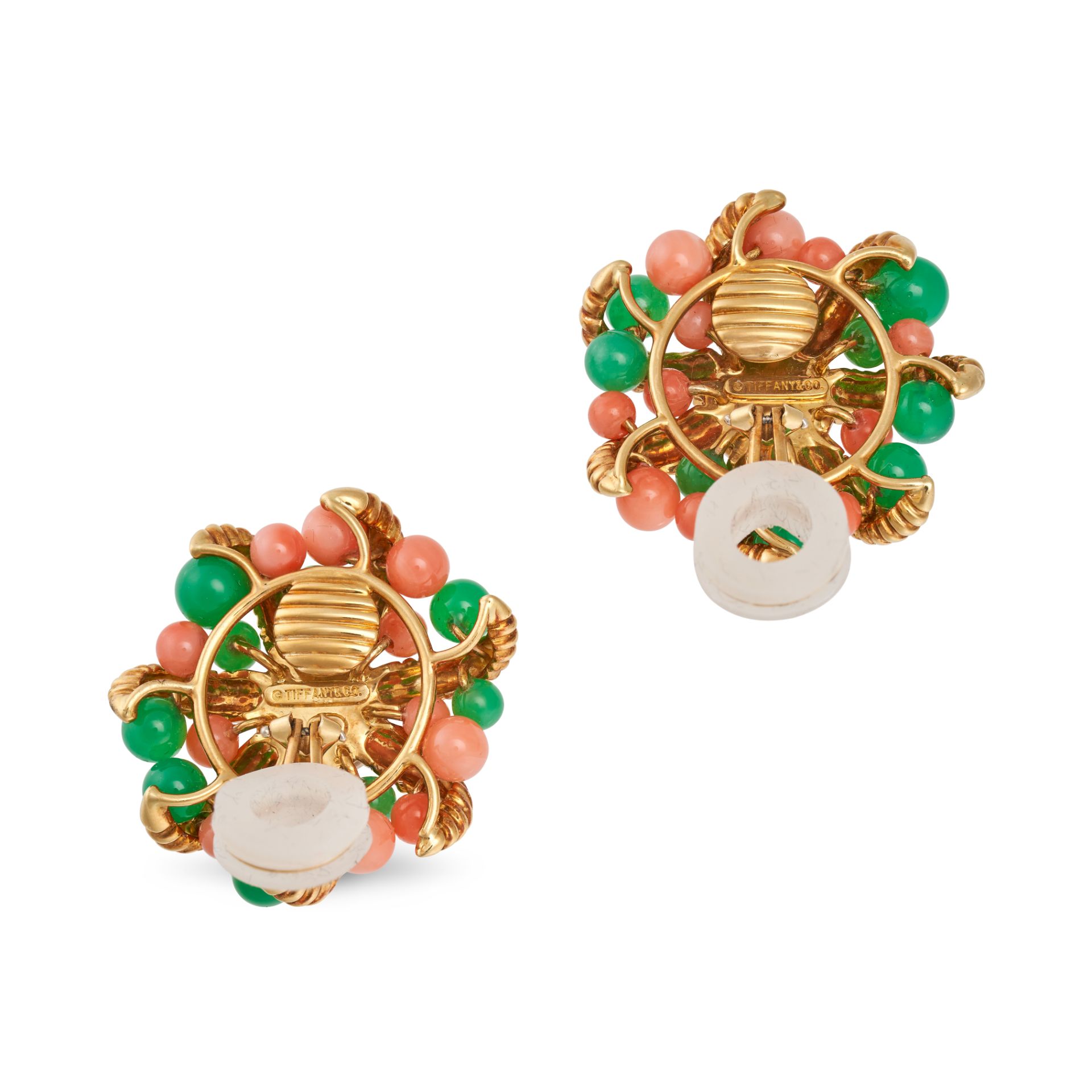 TIFFANY & CO., A PAIR OF PEARL, CORAL AND CHRYSOPRASE STARFISH CLIP EARRINGS in 18ct yellow gold,... - Bild 2 aus 2