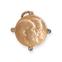 NO RESERVE - AN ANTIQUE EDWARD VII ALEXANDRA CORONATION PENDANT in yellow gold, the circular pend...