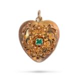 AN ANTIQUE EMERALD HEART LOCKET / PENDANT in yellow gold, the hinged heart shaped locket set with...