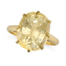 A YELLOW SAPPHIRE RING in 18ct yellow gold, set with a cushion cut yellow sapphire of approximate...