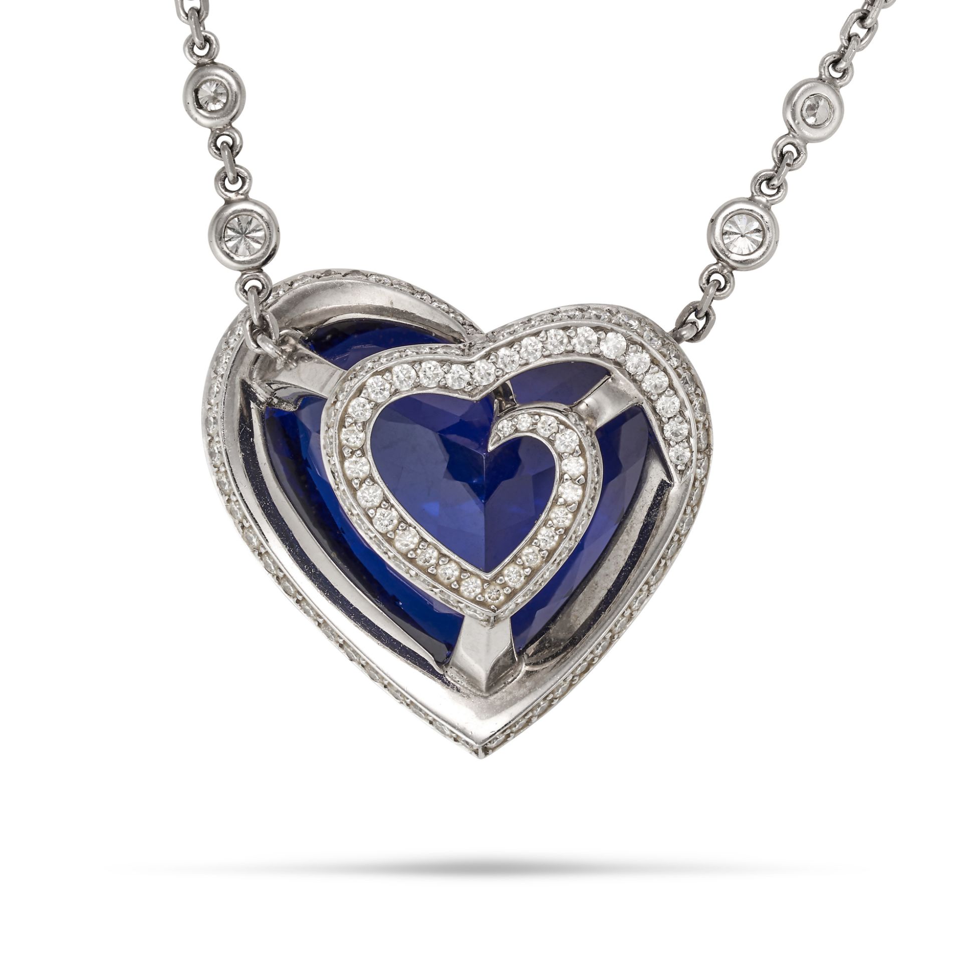 BOODLES, A TANZANITE AND DIAMOND PENDANT NECKLACE in platinum, set with a heart shaped tanzanite ... - Bild 2 aus 2