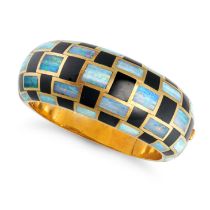 ANGELA CUMMINGS FOR TIFFANY & CO., A FINE OPAL AND ONYX BANGLE, CIRCA 1970 in 18ct yellow gold, t...