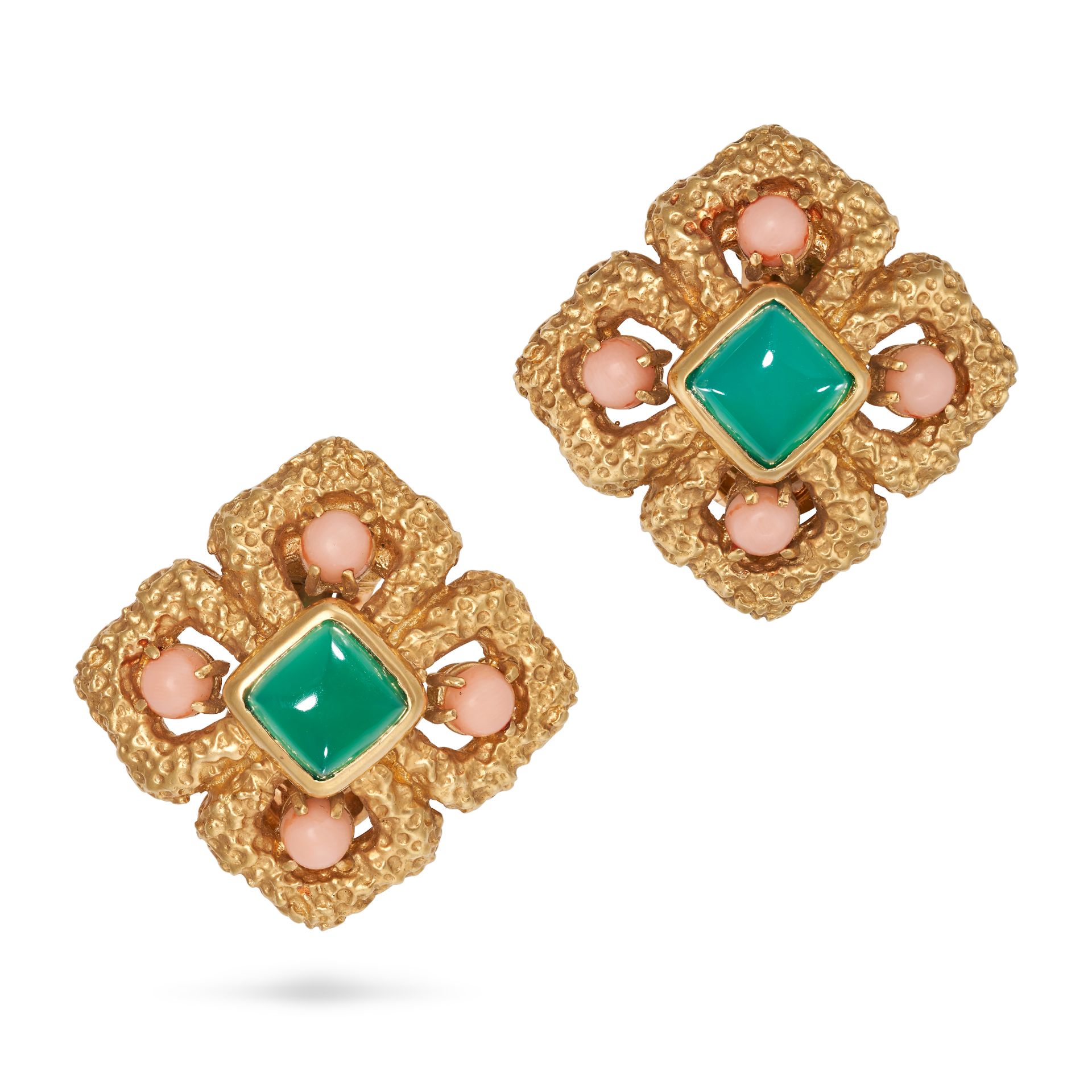 VAN CLEEF & ARPELS, A COLLECTION OF FRENCH CORAL AND CHRYSOPRASE VAN CLEEF & ARPELS JEWELLERY in ... - Bild 4 aus 8
