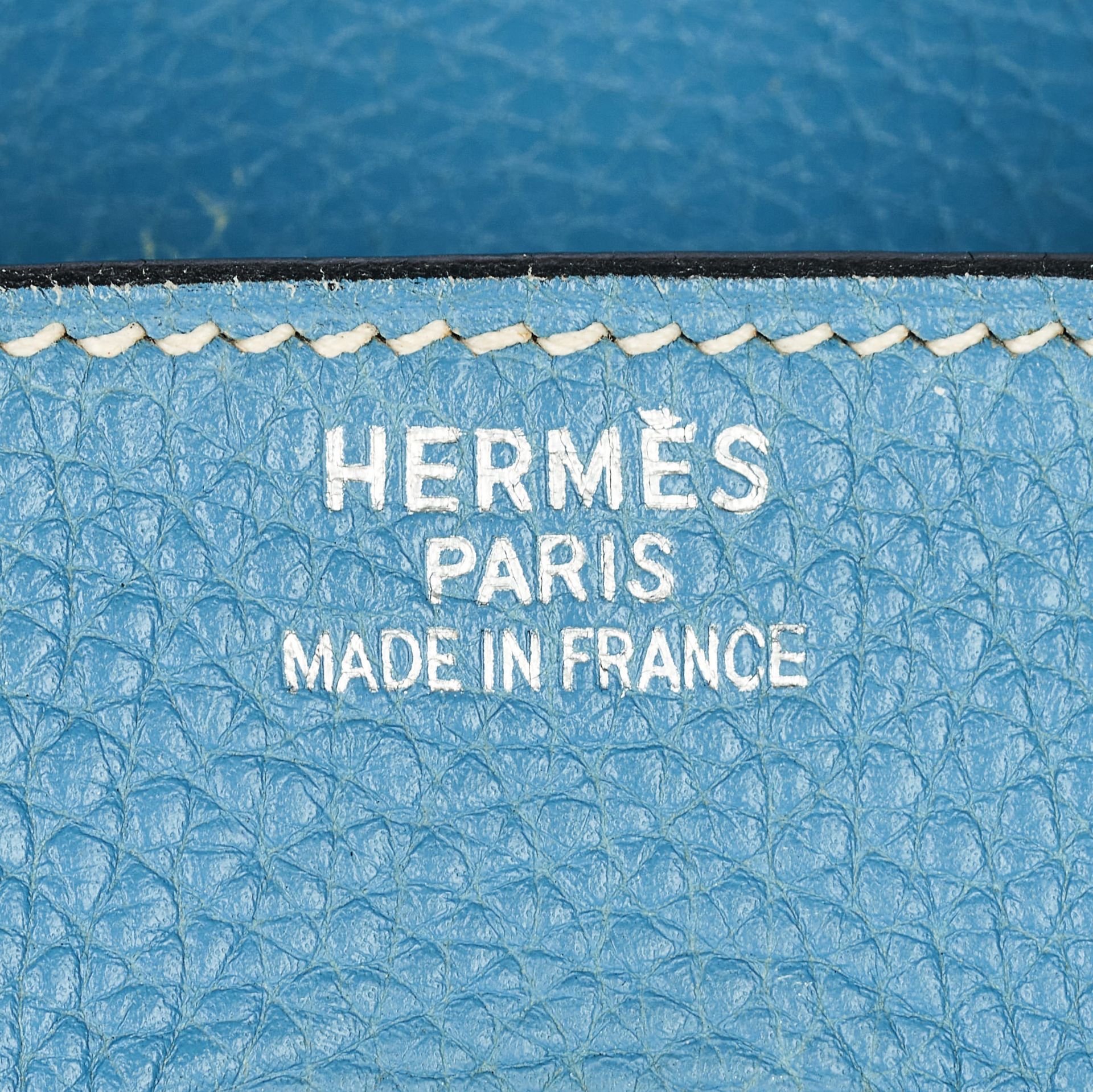 HERMES, A BLEU JEAN BIRKIN 35 BAG Condition grade C. Produced in 2006. 35cm long, 31cm high. To... - Image 2 of 6