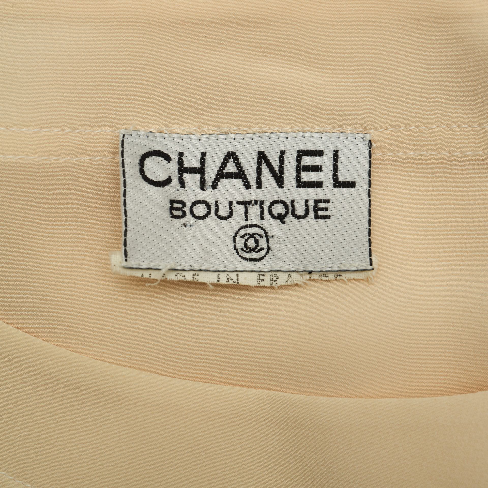 CHANEL VINTAGE IVORY SILK SHORT SLEEVE TOP Condition grade B+. 80cm chest, 65cm length. Short s... - Image 3 of 3