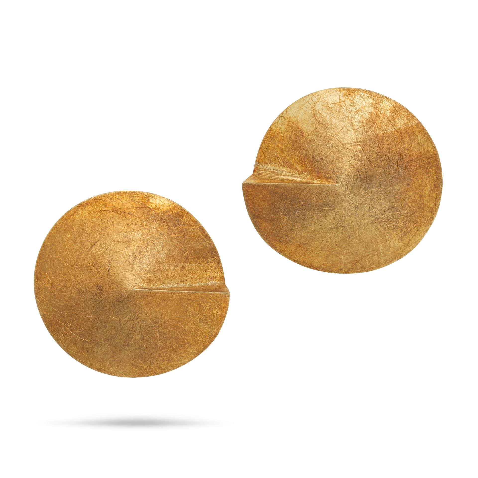 A PAIR OF GOLD CLIP EARRINGS in 18ct yellow gold, each designed as a stylised lily pad, stamped 7...