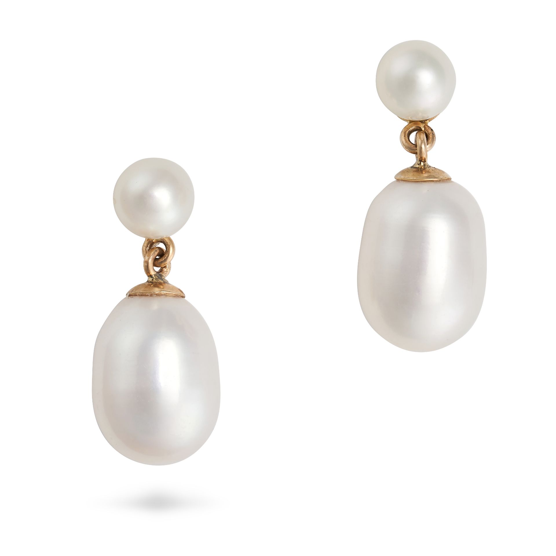 NO RESERVE - A PAIR OF PEARL DROP EARRINGS in yellow gold, each set with a pearl of 5.3mm, suspen...